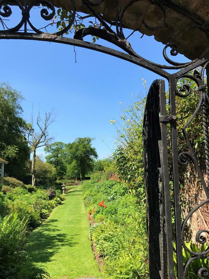 Carnell Country Estate & Holiday Cottages In Ayrshire Hurlford Exterior foto